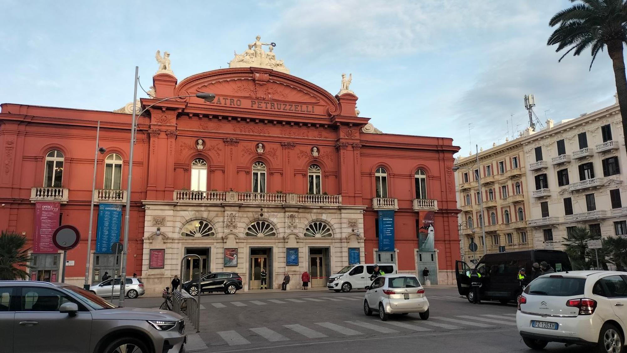 Al Teatro Rooms Bari Eksteriør bilde