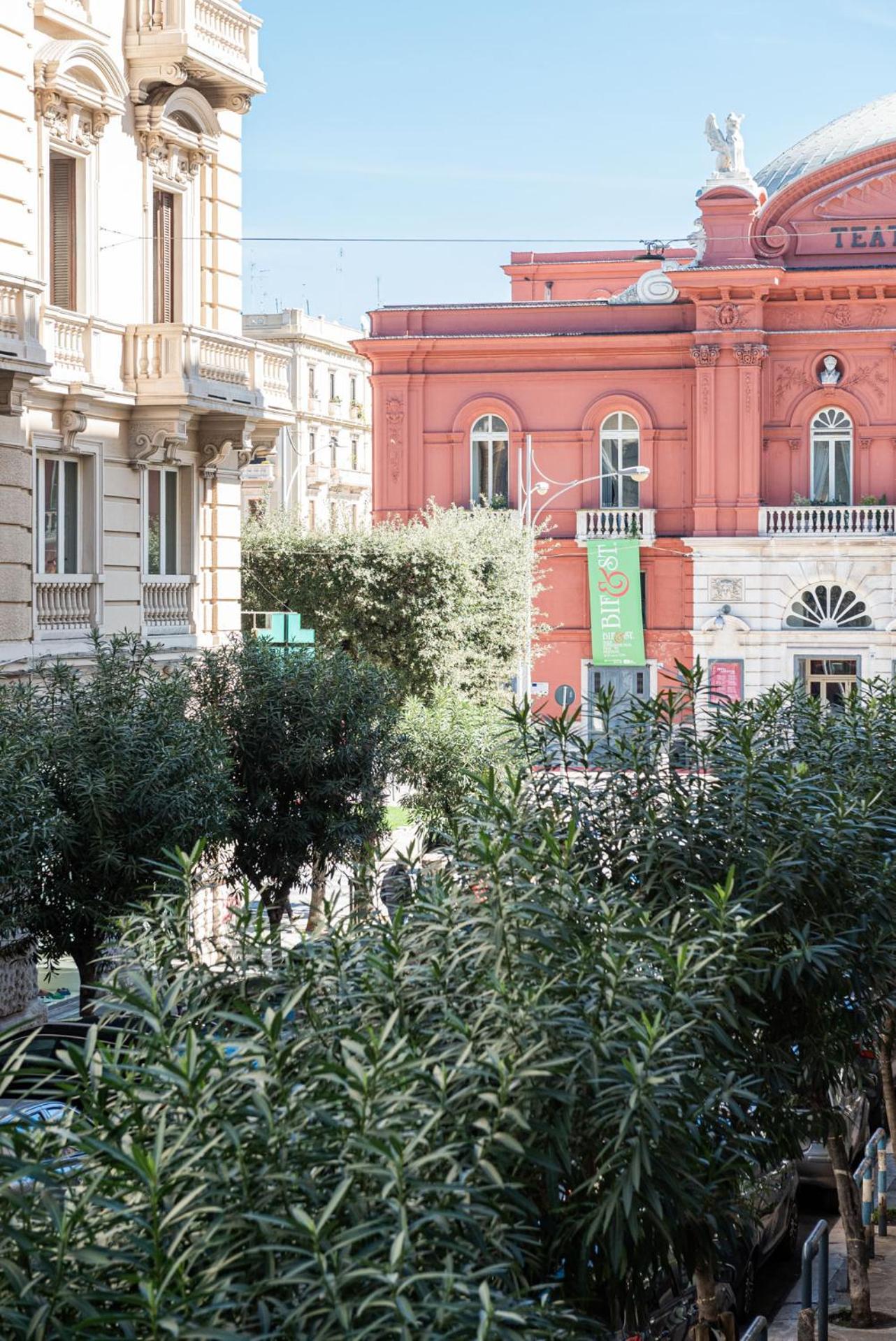 Al Teatro Rooms Bari Eksteriør bilde